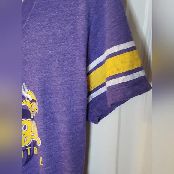 NWT Women's NFL Team Apparel Vikings Minnesota Size Medium Purple Yellow Tshirt - Picture 5 of 10